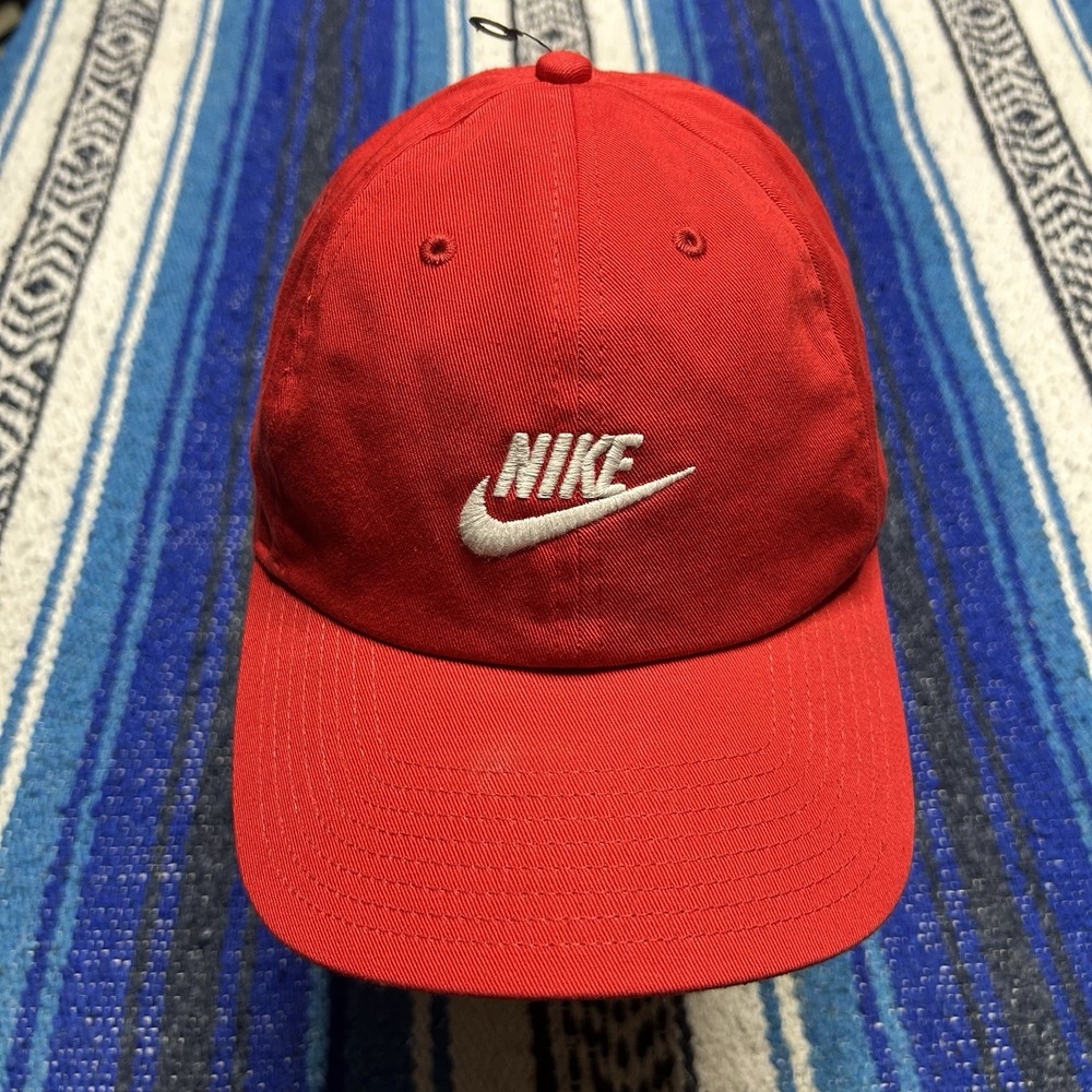 Nike Heritage86 H86 Essential Futura Cap Red Hat Classic Dad Strapback